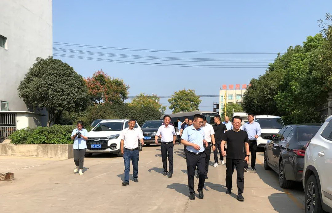 Trân trọng chào đón Bí thư Huyện ủy huyện Phi Tây Trần Vĩ đến thăm Công ty TNHH Công nghệ thông minh Autoefork An Huy để điều tra